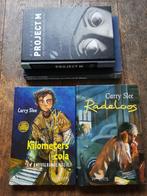 Carry Slee: Radeloos & 6x kleine kids!; Project M-M. Hofmans, Ophalen of Verzenden, Zo goed als nieuw, Carry Slee; Roald Dahl; Marianne Busser; Milan Hofmans