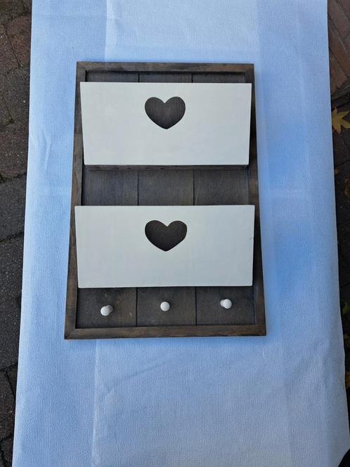 Rustiek, landelijk wandbord met haken organizer lectuurbak, Huis en Inrichting, Woonaccessoires | Wanddecoraties, Zo goed als nieuw