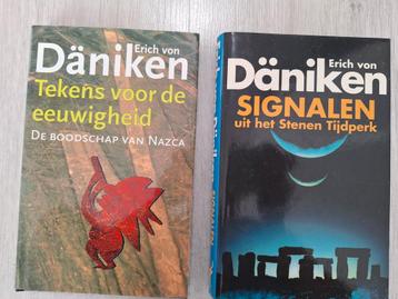 2 boeken van Erich von Däniken  beschikbaar voor biedingen