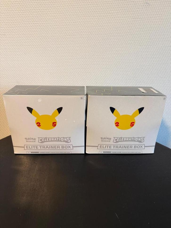 Pokemon Celebrations Elite Trainer Box ETB SEALED!, Hobby en Vrije tijd, Verzamelkaartspellen | Pokémon, Nieuw, Boosterbox, Foil