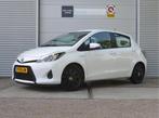 Toyota Yaris 1.5 Full Hybrid Comfort Achteruitrijcamera, Gebruikt, Zwart, 4 cilinders, Wit