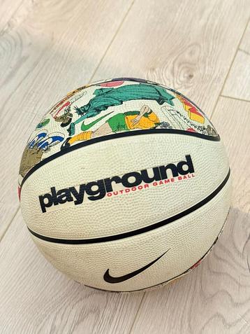 Nike basketbal beschikbaar voor biedingen