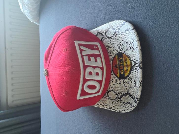 Een mooie stoere obey pet, Tickets en Kaartjes, Sport | Voetbal, Eén persoon