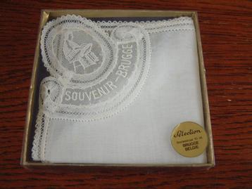 prachtig nog nieuw zakdoekje souvenir Brugge beschikbaar voor biedingen
