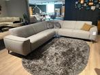 Moderne hoekbank met prachtige wit-grijze kleur! OP=OP!, 125 cm of meer, Metaal, Nieuw, 125 cm of meer