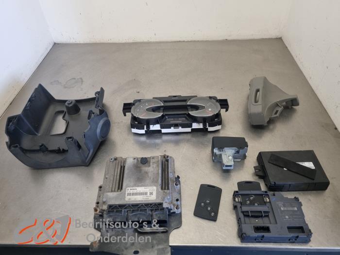 Kontaktslot + computer van een Renault Trafic, Gebruikt, -, Renault, -