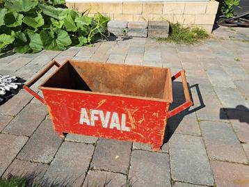 Industriële metalen bak - Afval beschikbaar voor biedingen