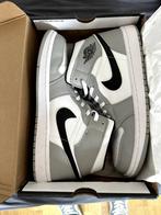 Jordan 1 Mid Light Smoke Grey Maat 46, Kleding | Heren, Gedragen, Nike Air Jordan, Sneakers of Gympen, Verzenden