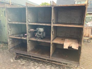 Industriële ijzeren kast op wielen - 245x200x85cm beschikbaar voor biedingen