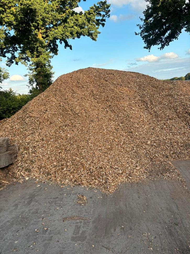 Prachtige houtsnippers, Tuin en Terras, Grind, Keien en Split, Zo goed als nieuw, Overige typen, Bruin, Ophalen of Verzenden