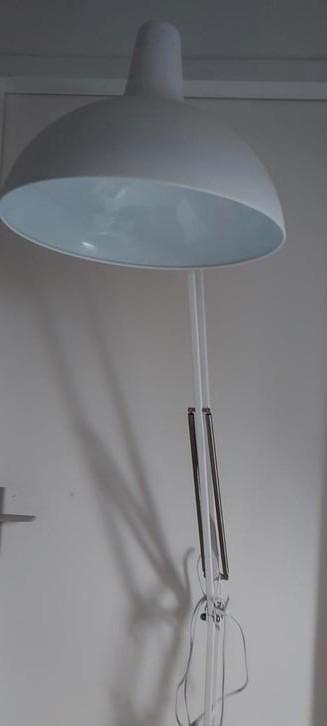 Staande lamp beschikbaar voor biedingen