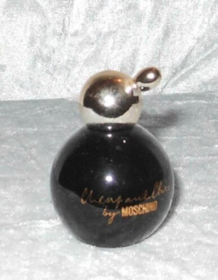 Volle parfum mini -  Moschino Cheap and chic, Verzamelen, Parfumverzamelingen, Zo goed als nieuw, Miniatuur, Gevuld, Ophalen of Verzenden