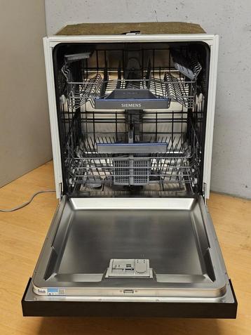 Luxe Siemens ( half geïntegreerde ) inbouw vaatwasser, WiFi  beschikbaar voor biedingen