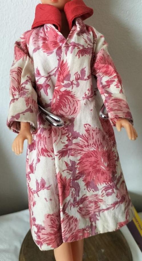 Clone Barbie vintage coat + clone pop 'bubble cut', Verzamelen, Poppen, Gebruikt, Fashion Doll, Ophalen of Verzenden