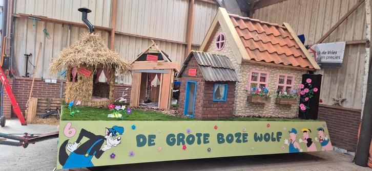 Feestwagen De 3 Biggetjes, roodkapje, boze wolf + Kostuums, Hobby en Vrije tijd, Feestartikelen, Gebruikt, Feestartikel, Carnaval