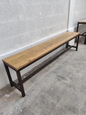 8 lange tafels en 4 lange banken van 240 cm  beschikbaar voor biedingen