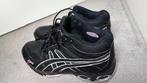 Korfbal / sport schoenen Asics maat 42, Ophalen, Zo goed als nieuw, Schoenen