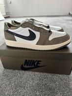 Air Jordan 1 Retro Low Medium Olive | 43, Zwart, Nieuw, Ophalen of Verzenden, Sneakers of Gympen