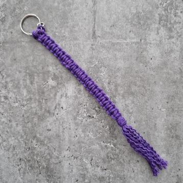 Handgemaakte Macramé Sleutelhanger Paars beschikbaar voor biedingen