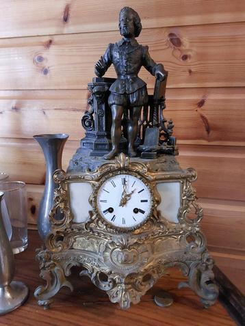 Antieke Pendule met Bronzen Figuur beschikbaar voor biedingen