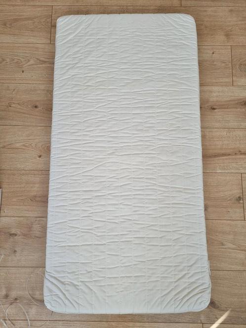 Vyssa matras van ikea met dekentjes/lakentjes, Kinderen en Baby's, Kinderkamer | Bedden, Zo goed als nieuw, Matras, Ophalen