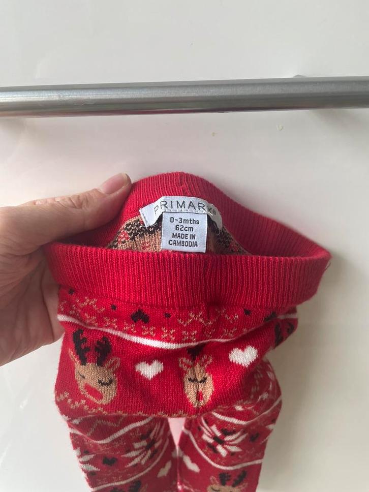 Kerstbroekje mt 62 primark, Kinderen en Baby's, Kinderkleding | Mutsen, Sjaals en Handschoenen, Zo goed als nieuw, Setje, Meisje