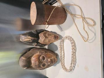 2 maskers uit Cobon 1940 beschikbaar voor biedingen