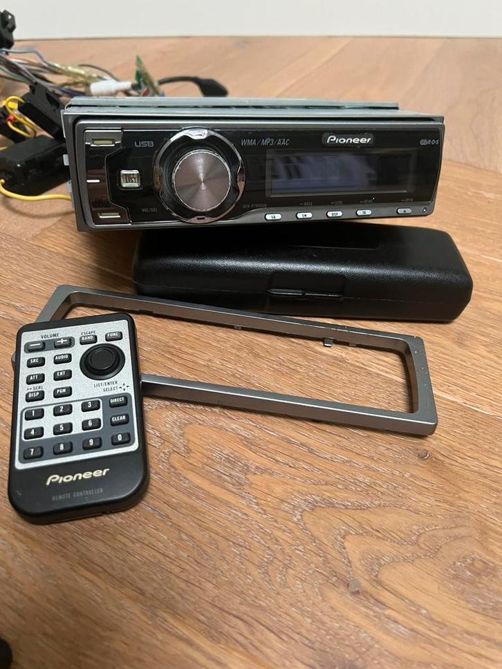 Autoradio Pioneer DEH-P7900UB CD receiver+Bluetooth adapter, Auto diversen, Autoradio's, Zo goed als nieuw, Ophalen