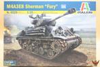 Italeri 1/35 M4A3E8 Sherman Fury, Hobby en Vrije tijd, Modelbouw | Auto's en Voertuigen, 1:32 tot 1:50, Nieuw, Ophalen of Verzenden