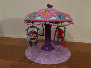 Fingerlings Carrousel met 2 Aapjes beschikbaar voor biedingen