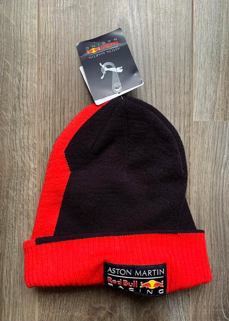 Aston Martin Red Bull “Puma” Muts, Verzamelen, Automerken, Motoren en Formule 1, Ophalen of Verzenden