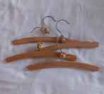 4 houten baby kledinghangers met diertje, Ophalen, Zo goed als nieuw