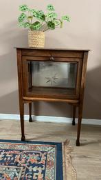 Antiek theekastje, Ophalen