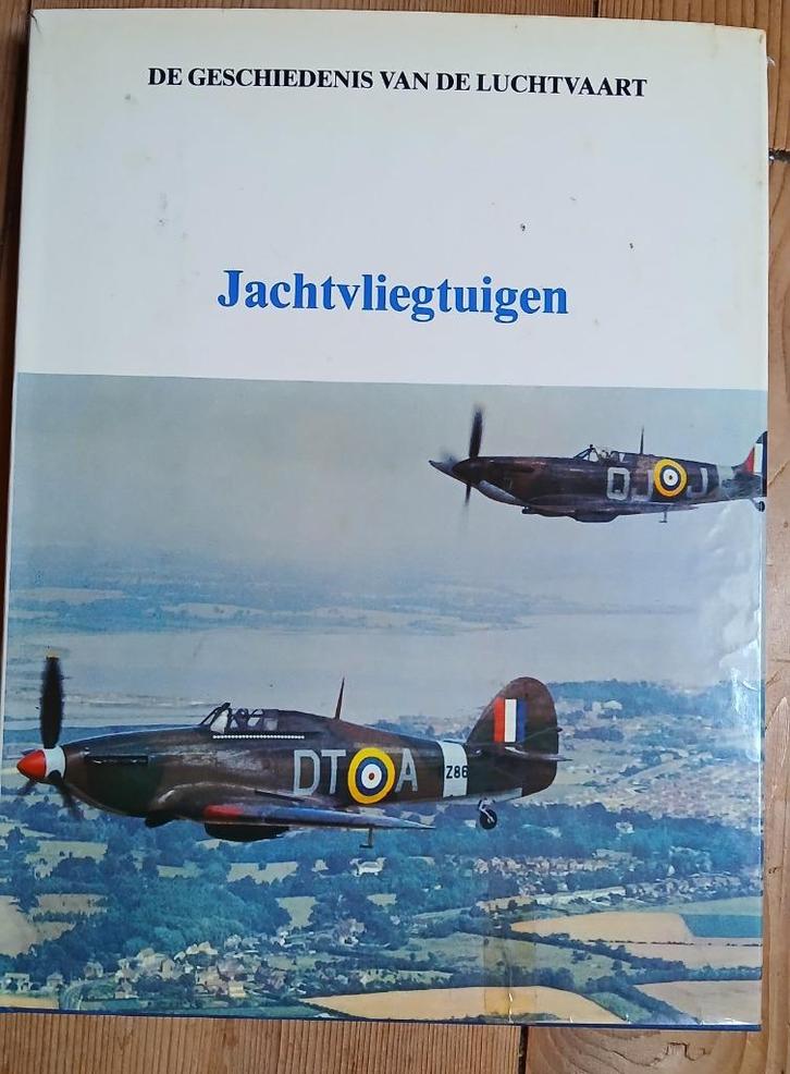 Jachtvliegtuigen, luchtstrijdkrachten Navo en in vogelvlucht, Verzamelen, Luchtvaart en Vliegtuigspotten, Zo goed als nieuw, Boek of Tijdschrift