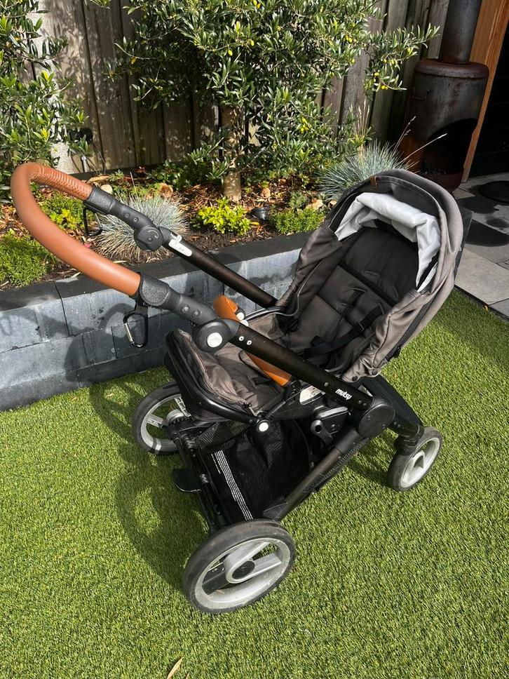 Volledige Mutsy set inclusief isofix en maxicosi van Joie, Kinderen en Baby's, Kinderwagens en Combinaties, Gebruikt, Kinderwagen