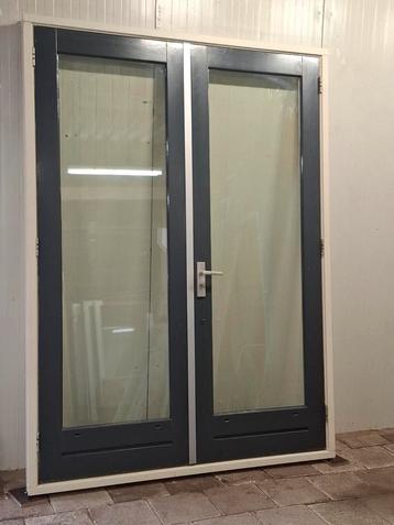 Openslaande deuren. Tuindeuren. Terras deuren. Pui beschikbaar voor biedingen
