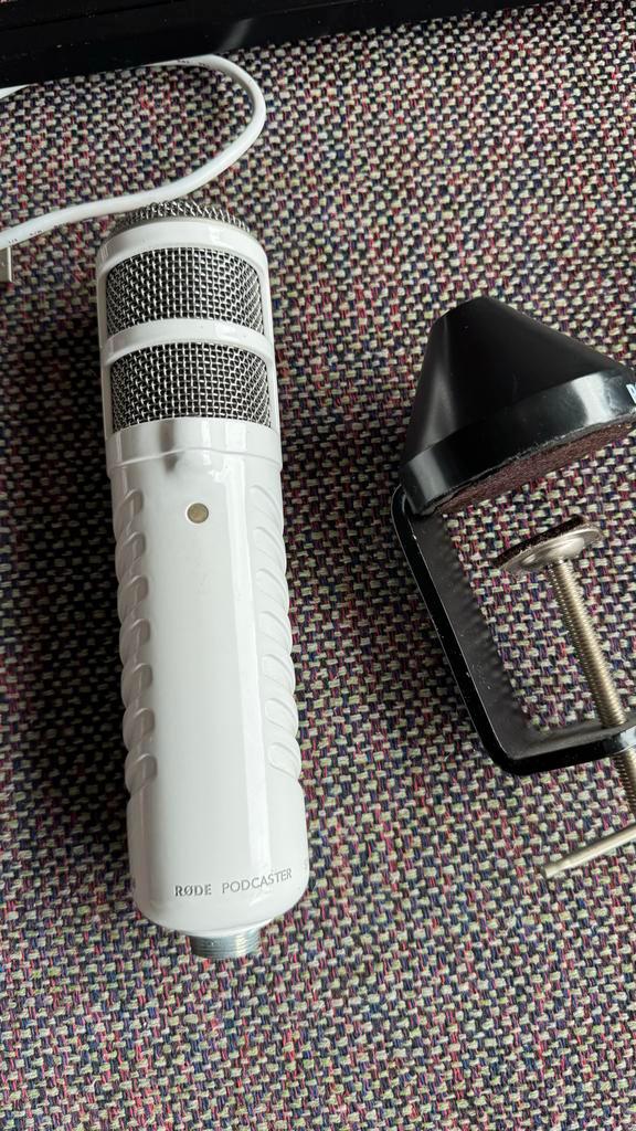 Rode Podcaster microfoon met zwenkarm, Muziek en Instrumenten, Microfoons, Gebruikt, Studiomicrofoon, Ophalen of Verzenden