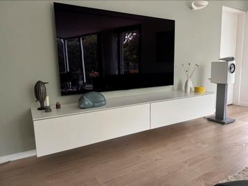 Novamobili hangdressoir televisiemeubel beschikbaar voor biedingen