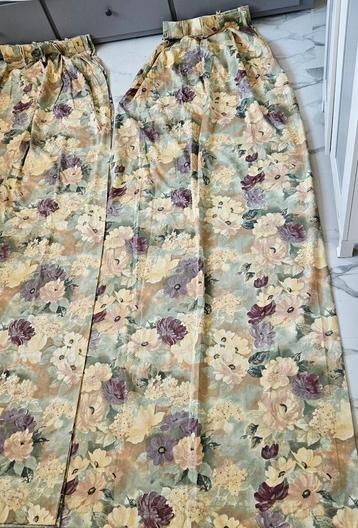 gordijnen bloemen afbeelding mooi,netjes &ophang haken eraan beschikbaar voor biedingen