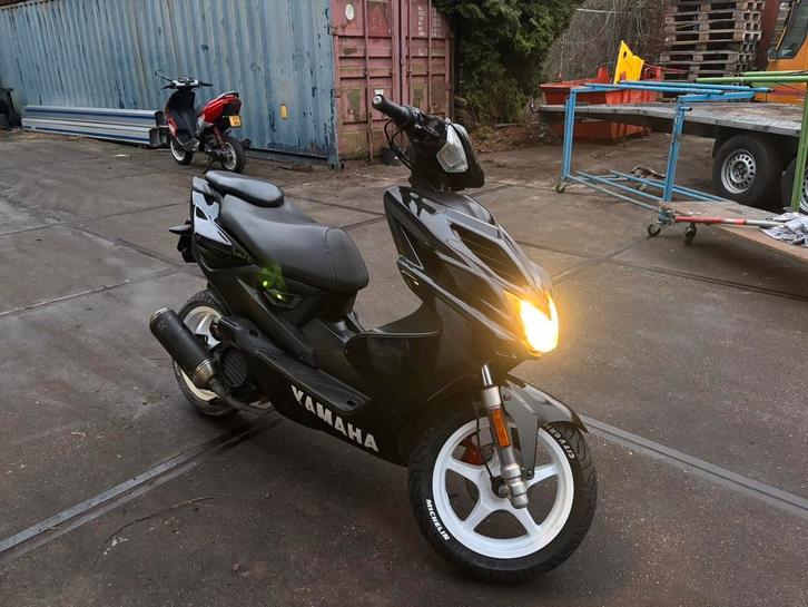 Yamaha Aerox 4T, Fietsen en Brommers, Scooters | Yamaha, Zo goed als nieuw, Aerox, Maximaal 45 km/u, Benzine, Ophalen