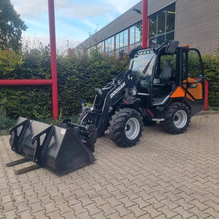 Doosan DL60 (bj 2023), Zakelijke goederen, Machines en Bouw | Kranen en Graafmachines, Wiellader of Shovel