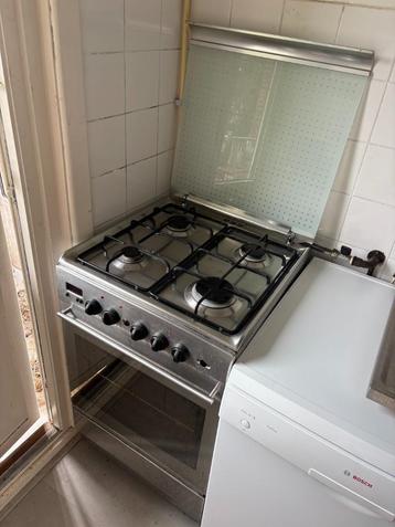 Gasfornuis met oven beschikbaar voor biedingen