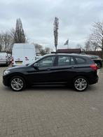 BMW X1 xDrive20i Executive, Auto's, BMW, Stof, Gebruikt, Euro 6, 2000 kg