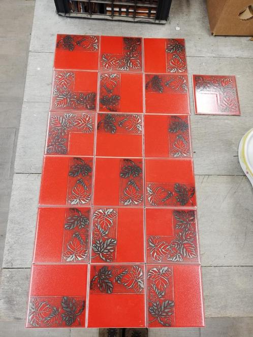 Engelse retro wandtegels rood met zilvergrijs blad mix match, Antiek en Kunst, Curiosa en Brocante, Ophalen