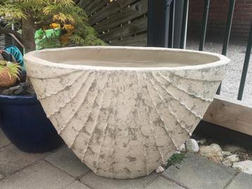 XL betonnen plantenbak / bloembak offwhite IZGS  beschikbaar voor biedingen
