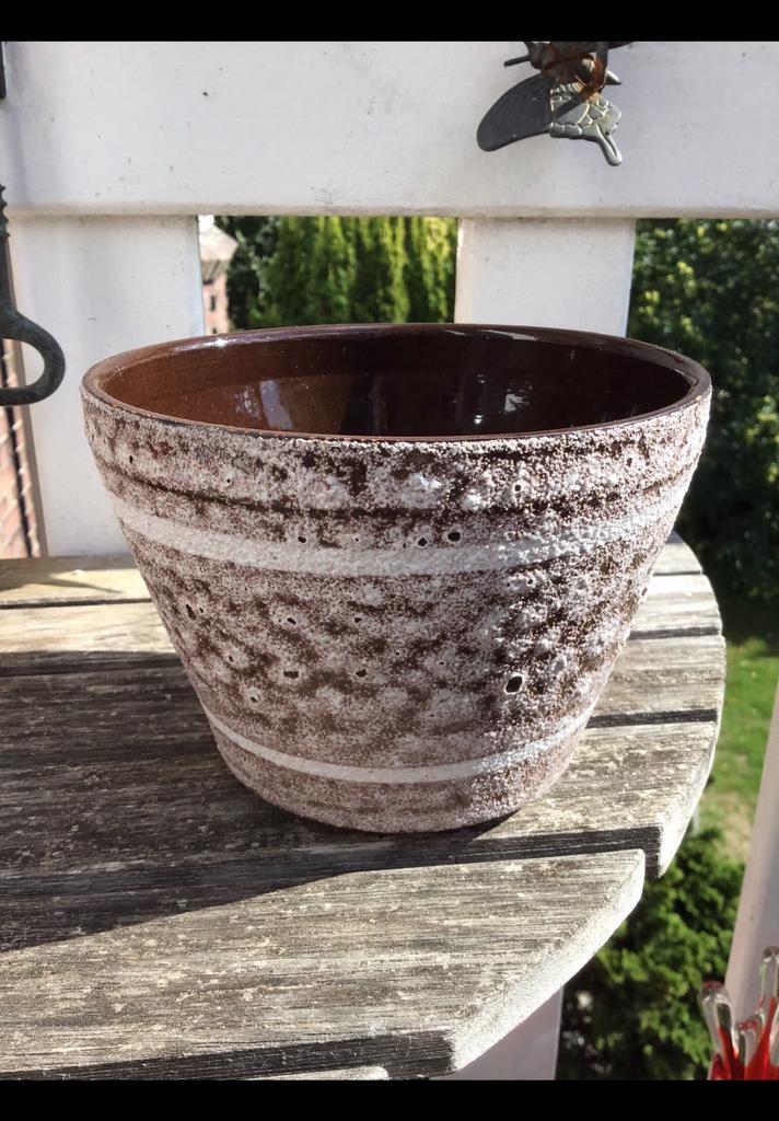 Oude bloempot, soort lavapot, bruin met wit poreus glazuur., Antiek en Kunst, Antiek | Keramiek en Aardewerk, Ophalen of Verzenden