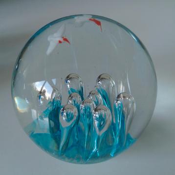 Glazen Presse papier bol met decoratie beschikbaar voor biedingen