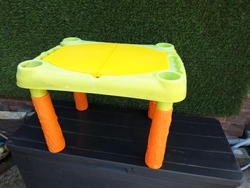 Water/zand speel tafel beschikbaar voor biedingen