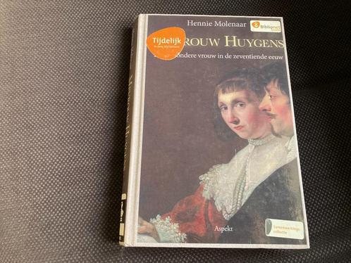 📙 Hennie Molenaar - Mevrouw Huygens, Boeken, Romans, Zo goed als nieuw, Nederland, Ophalen of Verzenden