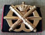 Metalen baret embleem Luchtdoelartillerie, Verzamelen, Militaria | Algemeen, Verzenden, Landmacht, Nederland, Embleem of Badge